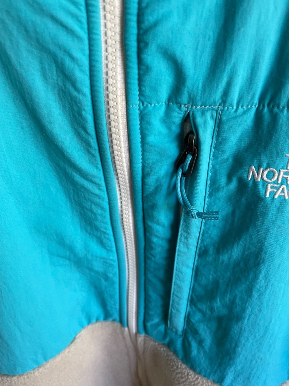 PRICE DROP! The North Face Two-Tone ZipperFront Pile Jacket- Women's Medium - Picture 6 of 15
